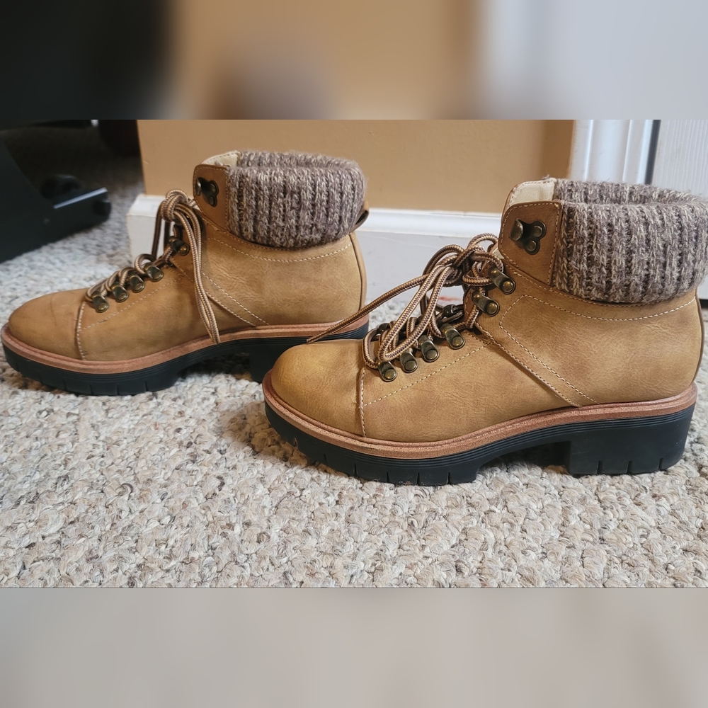 MIA size 6 booties light brown